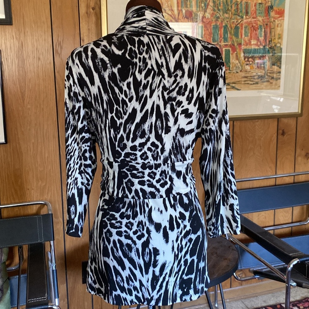 NY & Co animal print top, Large EUC - Picture 4 of 10
